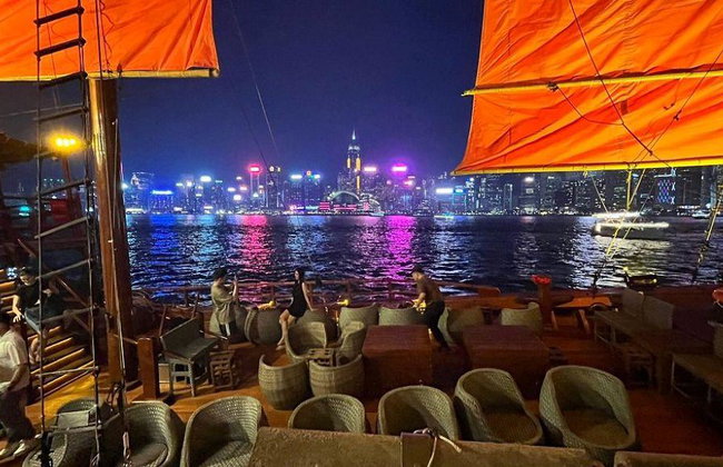 Symphony of Lights: Victoria Harbor Night Cruise - Luxury Dreamer - Foto 2